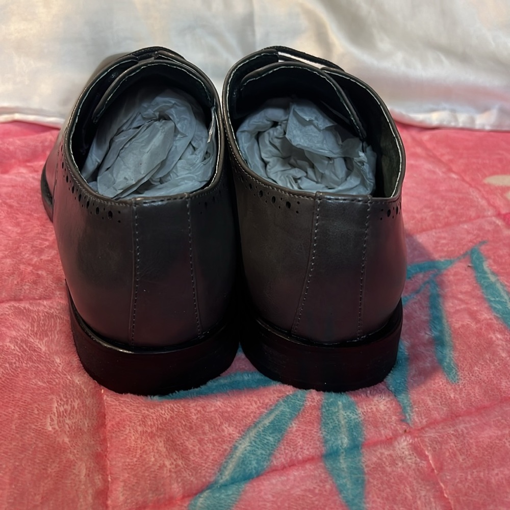 SALE 🔥🔥Classic Grey Leather Dress Shoes. Size: 10 - Picture 6 of 9